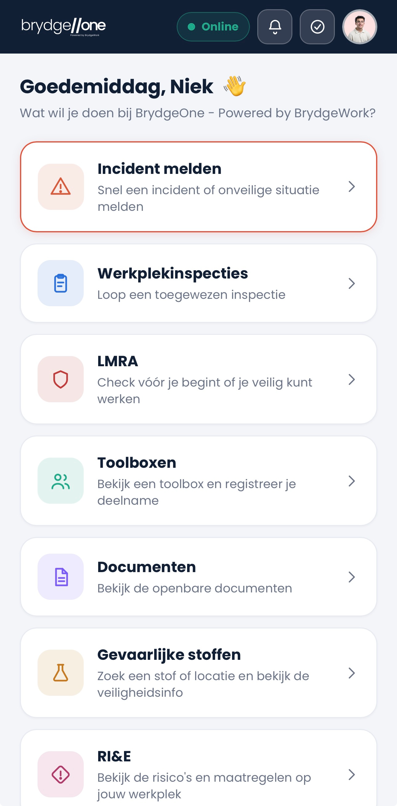 BrydgeOne medewerkersapp op de telefoon